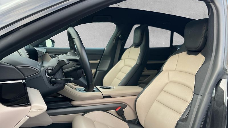 Porsche Taycan 4 Cross Turismo - fotka 16 z 30