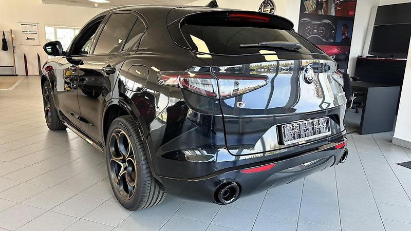 Alfa Romeo Stelvio 2.0i 280k AWD Intensa - fotka 3 z 13
