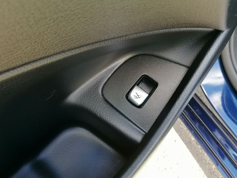 Mercedes-Benz Třídy E (2019) 200D AMG - fotka 26 z 35