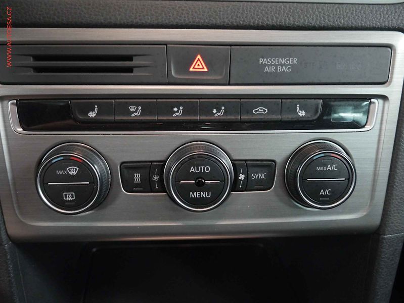 Volkswagen Golf Sportsvan (2015) 1.6 TDI, Nez.topení - fotka 15 z 18