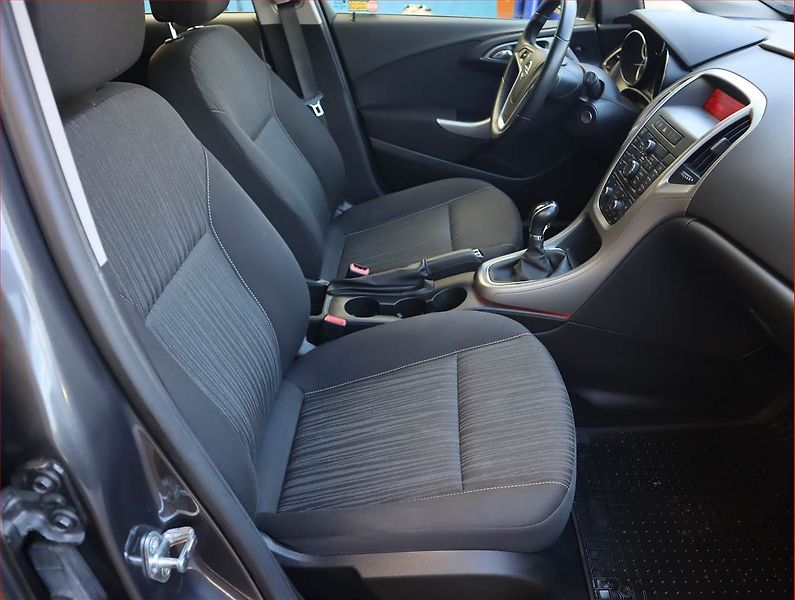 Opel Astra (2012) 1.7 CDTI, Serv.kniha, Tempomat - fotka 9 z 17