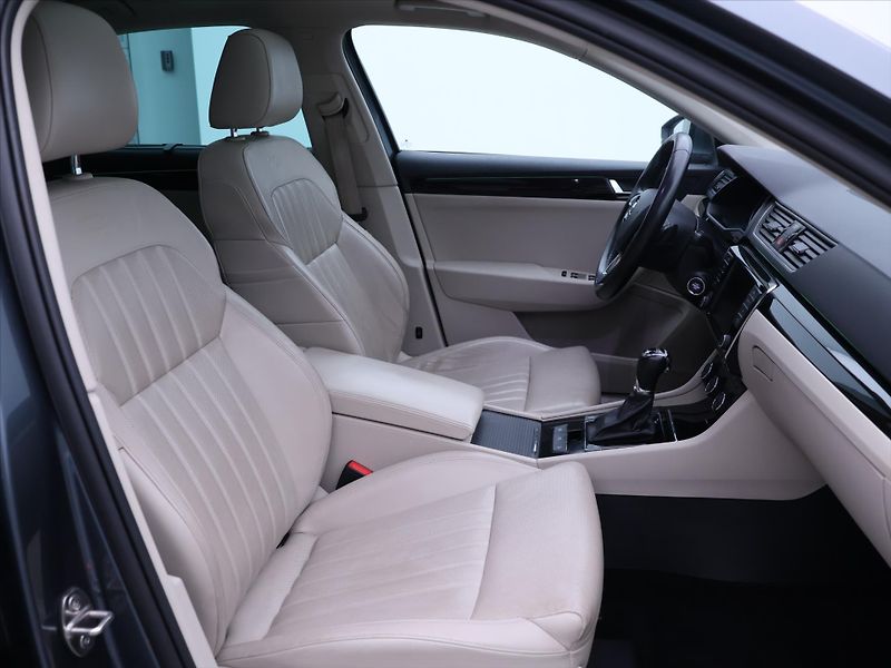 Škoda Superb 2,0 TSI 206kW DSG 4x4 CZ L&K - fotka 15 z 45