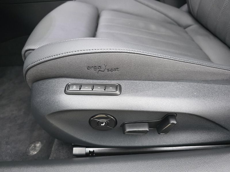 Škoda Superb Combi DSG 4M 2,0TDi 142kW L&K - fotka 17 z 26