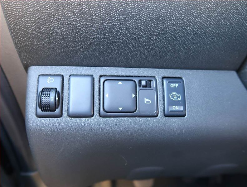 Nissan Navara (2008) 2.5 DCi, 4X4 - fotka 17 z 18