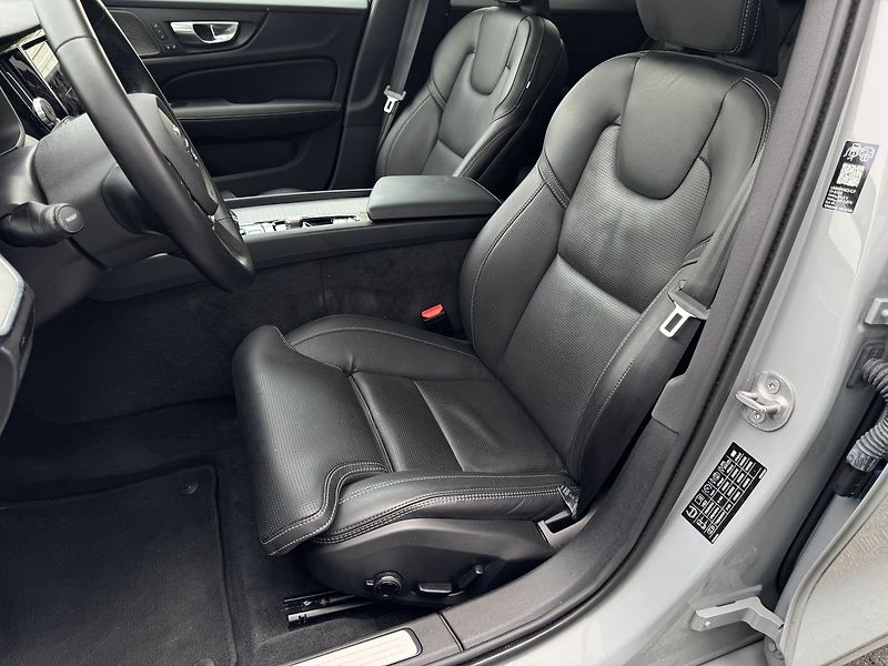 Volvo V60 PLUS DARK B4, 360°, PANORAMA, - fotka 11 z 22