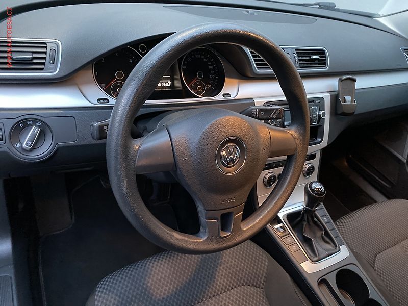 Volkswagen Passat (2014) 1.6 TDi, AC, výhřev sed - fotka 12 z 15