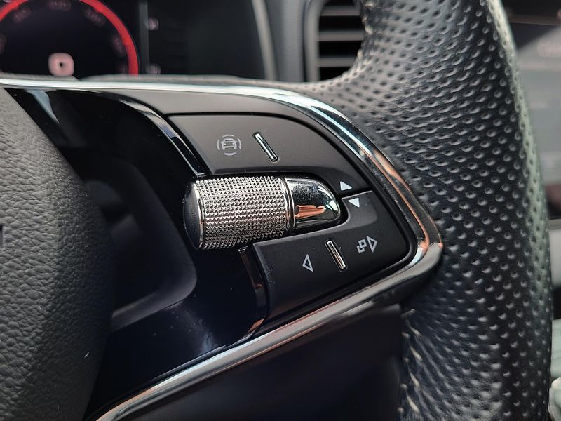 Škoda Karoq 1.5 TSI 110kW DSG SPORTLINE - fotka 25 z 48