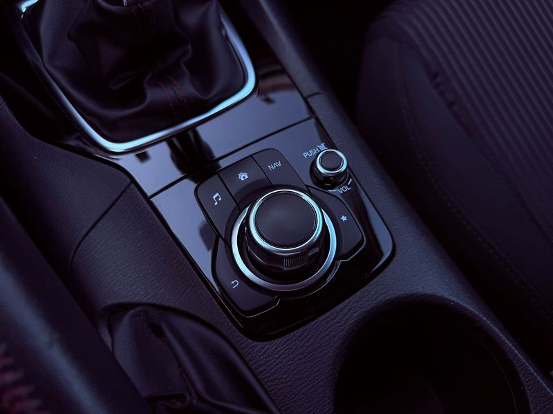 Mazda 3 2.0 Skyactiv 121 kW, ČR, 1.Maj - fotka 24 z 30
