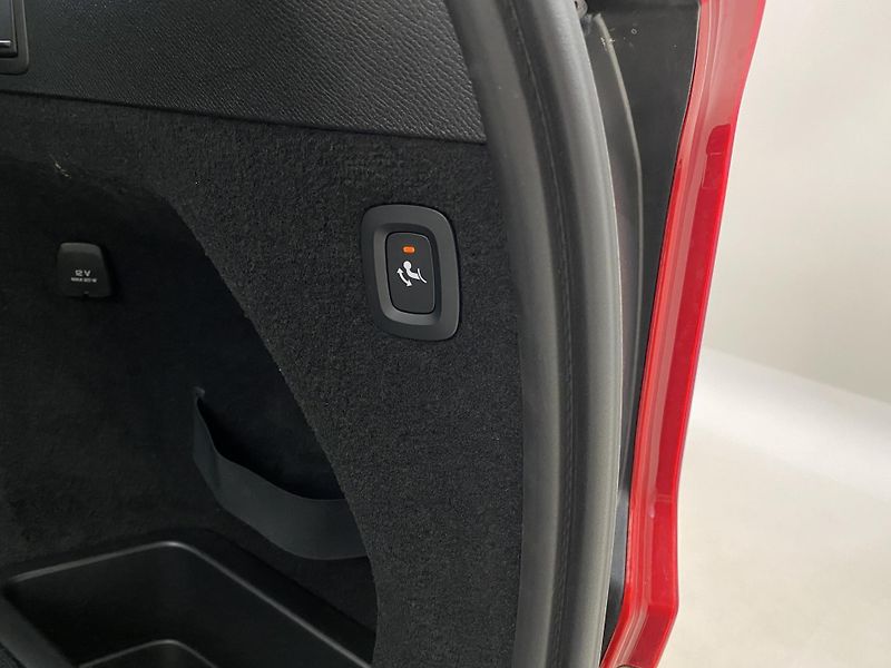 Volvo XC90 T8 AWD RECHARGE PLUS DARK CZ - fotka 37 z 73