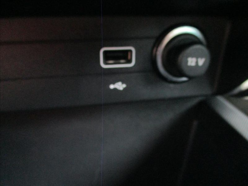 Škoda Fabia 1,0 TSI, serviska,DPH,1.maj,CZ - fotka 24 z 39
