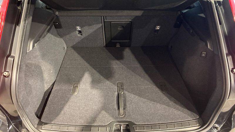 Volvo XC40 CORE, B3 FWD, 120+10 kW / 163+ - fotka 10 z 29