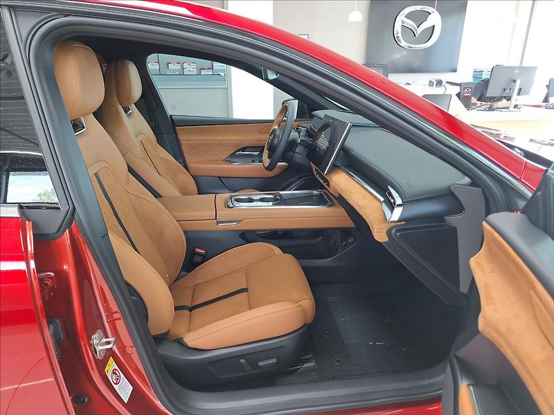 Mazda 6e (2026) EV 245k Long Range Takumi Plus - fotka 6 z 13