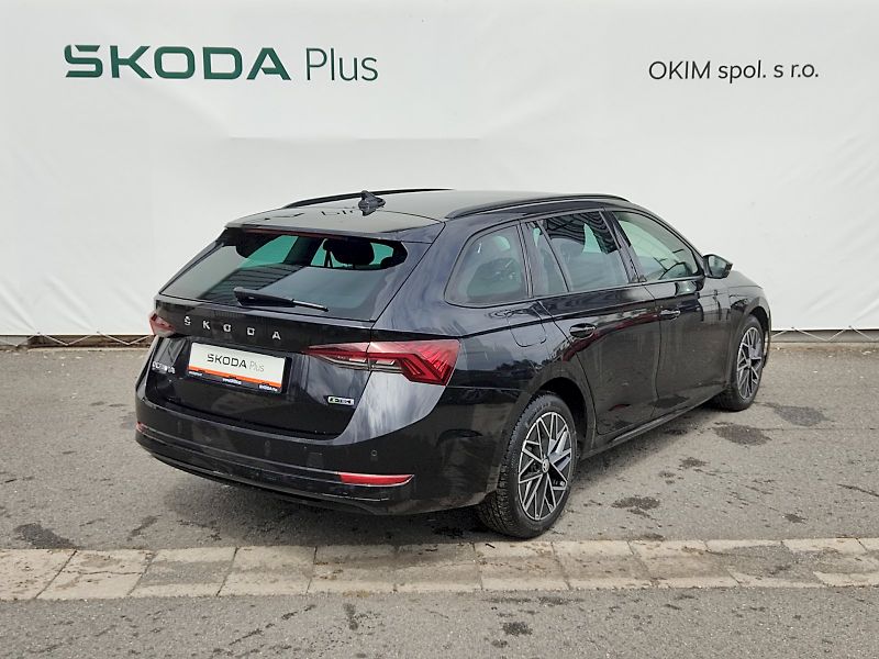 Škoda Octavia (2023) Combi  Ambition 1,5 Tsi 110 Kw - fotka 2 z 35