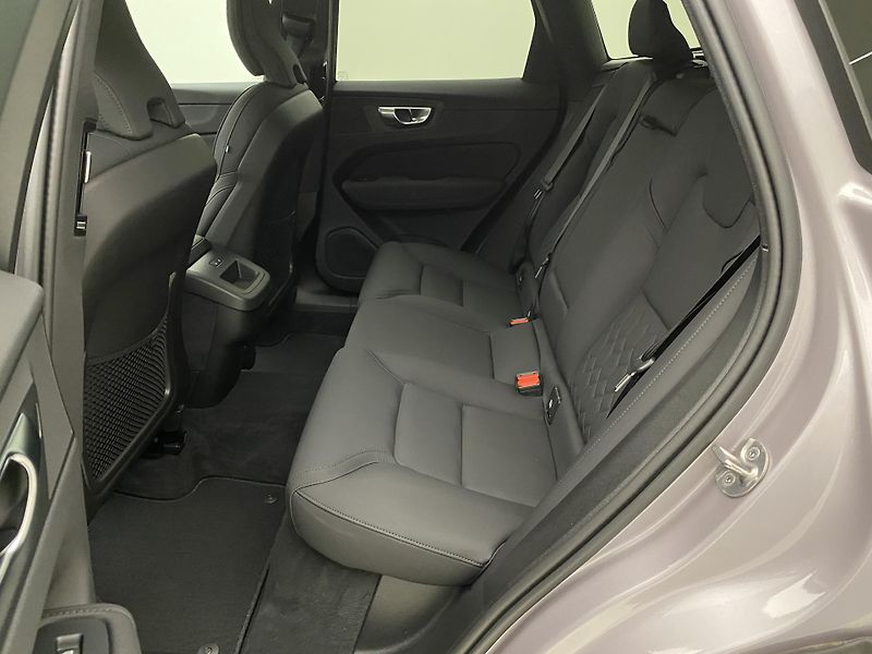 Volvo XC60 B5 AWD DARK PLUS AUT CZ - fotka 5 z 61