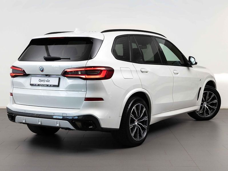 BMW X5 xDrive40i - fotka 5 z 23