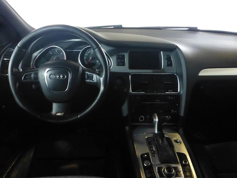 Audi Q7 (2010) 3,0TDI*XENONY**NAVI**VZDUCH** - fotka 19 z 28