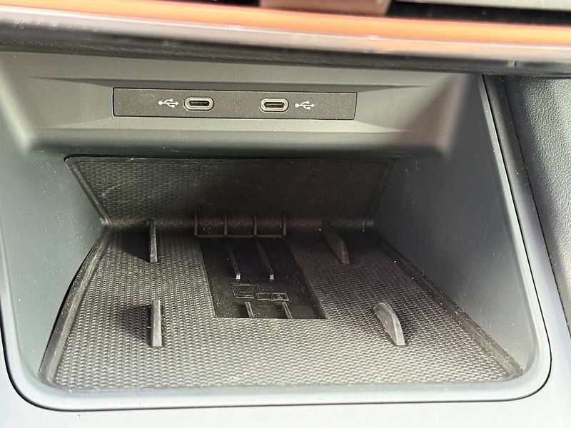 Cupra Leon (2026) 1.5 eTSI 110 kW DSG - fotka 16 z 25