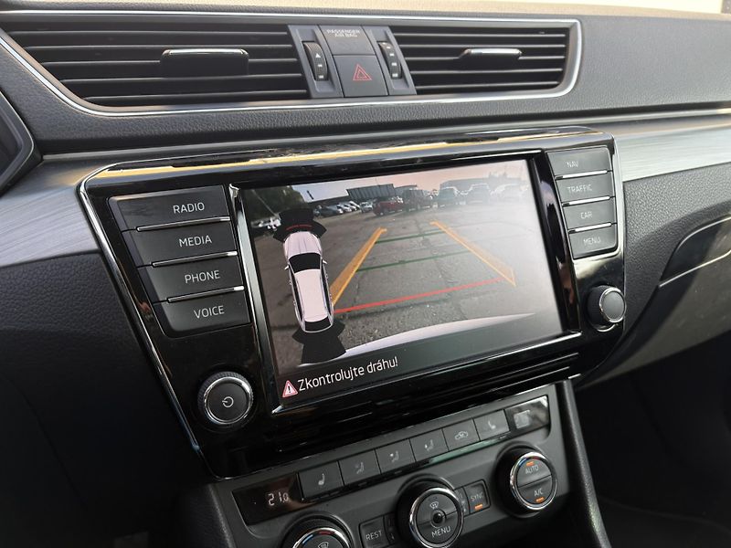 Škoda Superb 2.0 TDI 4x4 DSG / 140 kW Style - fotka 20 z 26