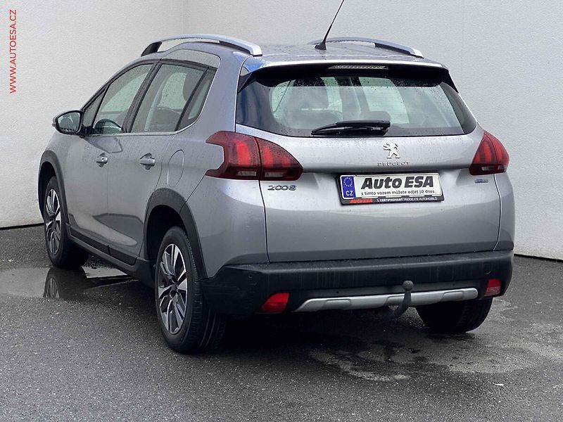 Peugeot 2008 (2017) 1.2 PT, Allure, navi, kamera - fotka 6 z 17