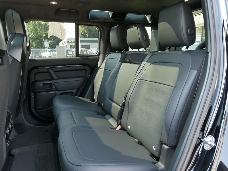 Land Rover Defender 110 4,4 OCTA P635 - fotka 15 z 44