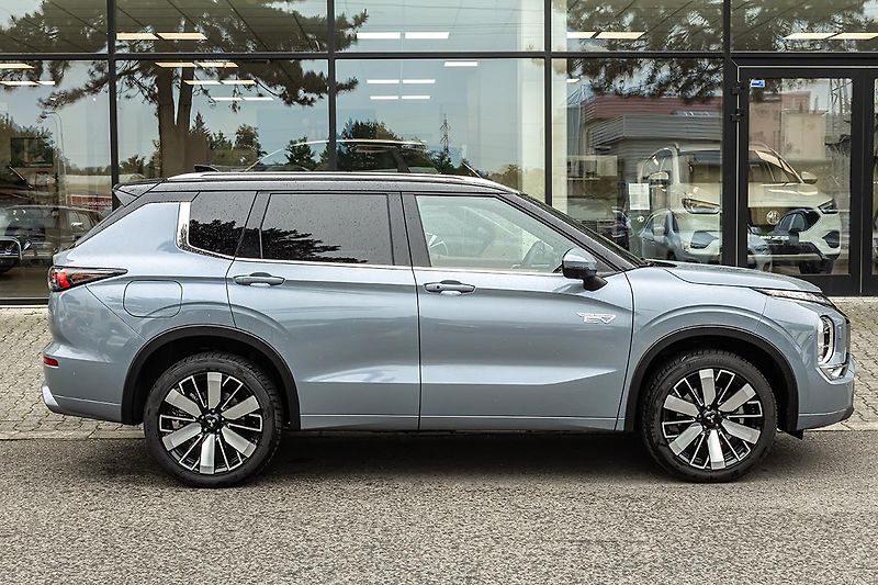 Mitsubishi Outlander (2025) 2,4 PHEV 4WD  Instyle+ - fotka 4 z 25