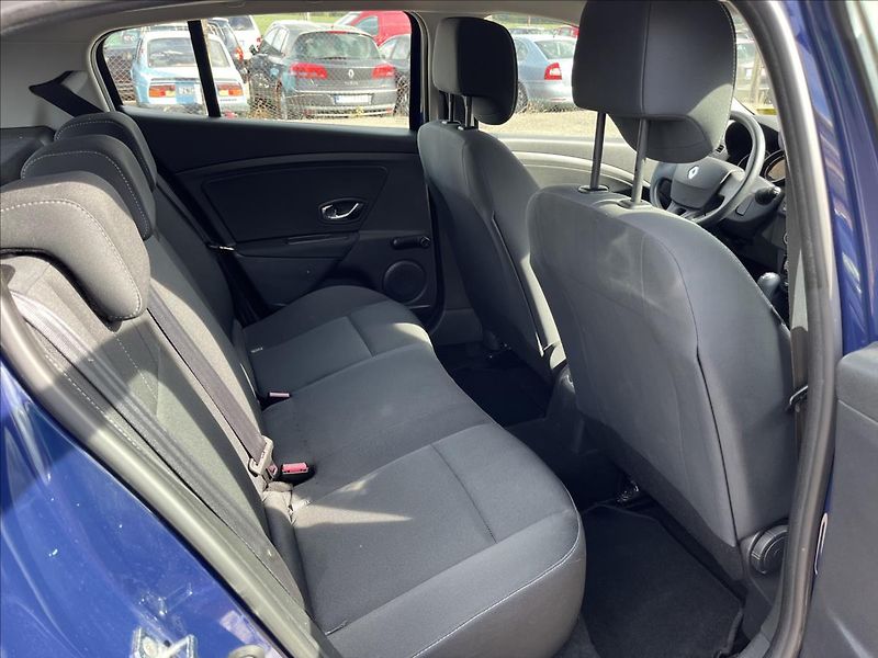 Renault Mégane 1,6 i KLIMA SERVIS STK 2/2027 - fotka 12 z 35