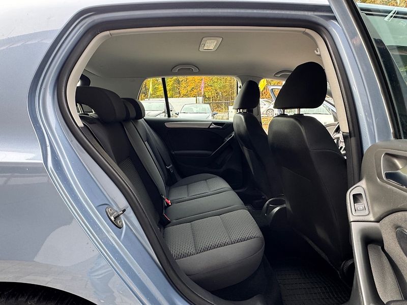 Volkswagen Golf (2010) 1.4 16V TAŽNÉ, SERVISNÍ KNIHA - fotka 13 z 32