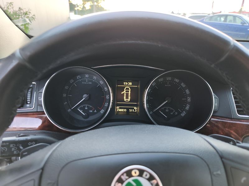 Škoda Superb 2.0TDI 125KW, AUTOMAT, KŮŽE - fotka 16 z 23