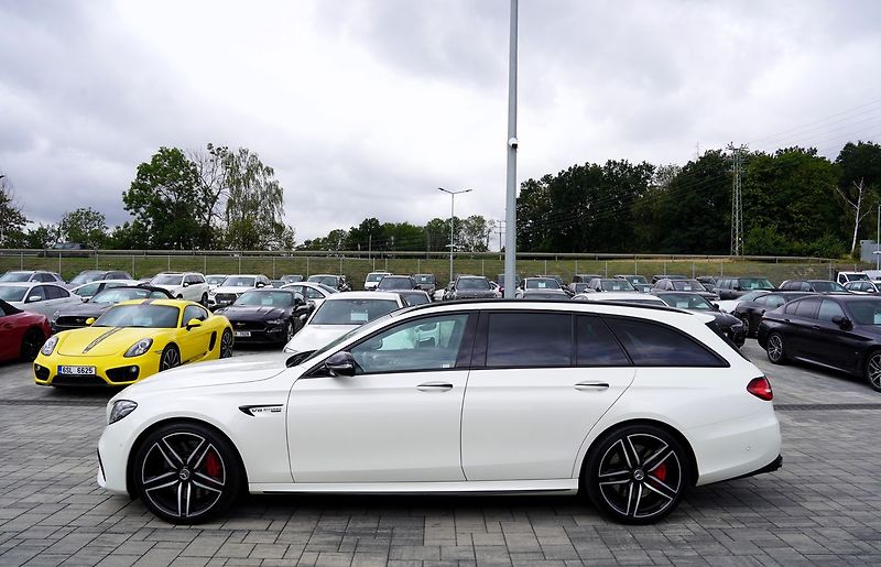 Mercedes-Benz Třídy E E63 S AMG 4Matic+// 615 PS - fotka 3 z 48
