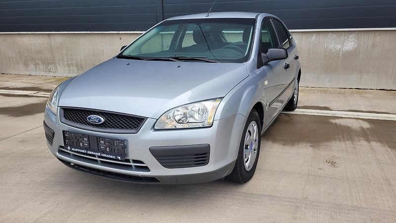 Ford Focus (2005) 1,4i 16v - fotka 3 z 19