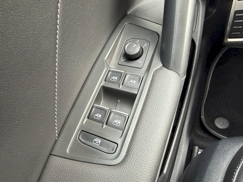 Volkswagen Tiguan Allspace (2024) 2.0 TSI 140kW R-LINE 4MOTION - fotka 10 z 35