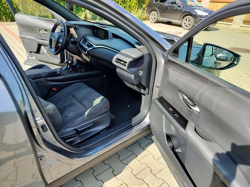 Lexus UX 250h BUSINESS edition,alcantara - fotka 17 z 24