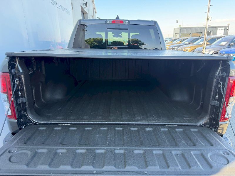 Dodge RAM (2021) 1500 5.7 HEMI 295kW LPG BIGHOR - fotka 33 z 35