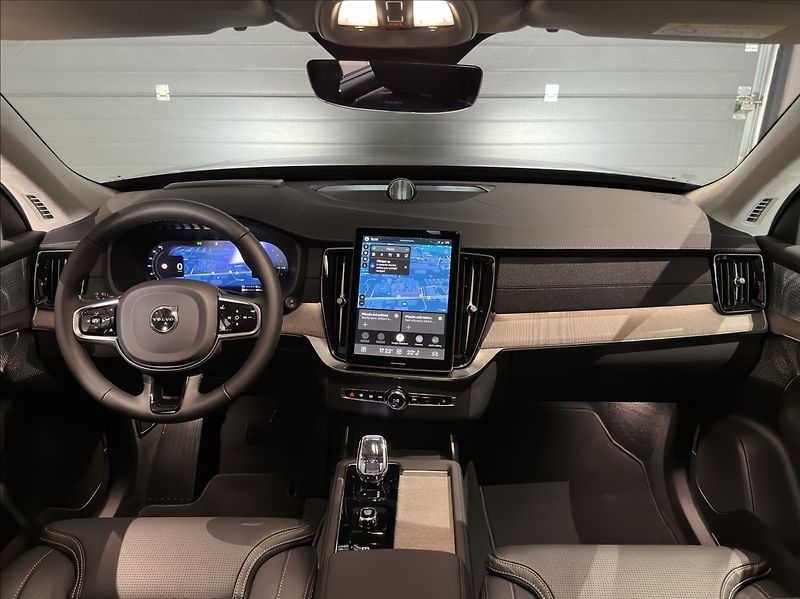 Volvo XC90 (2026) 2,0 T8  Ultra Dark - fotka 23 z 41