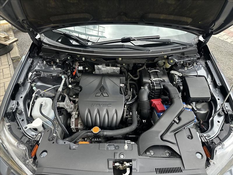 Mitsubishi Lancer 1,6 33 tis KM !! TOP STAV !! - fotka 11 z 27