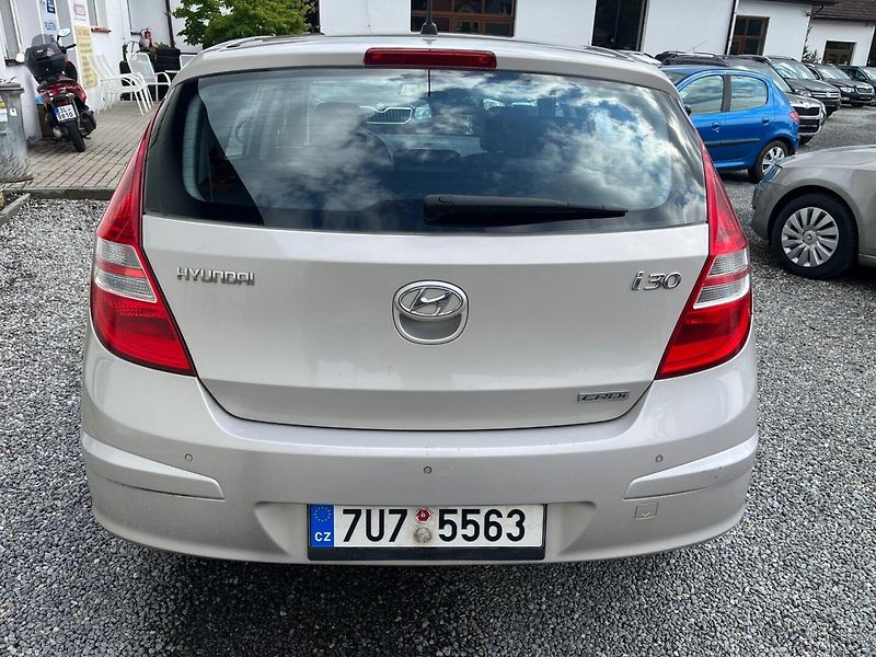 Hyundai i30 (2008) 1.6 CRDI - fotka 3 z 19