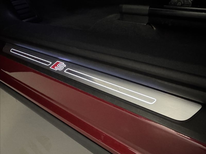 Audi e-tron 300kW S-Line exclusive - fotka 26 z 47