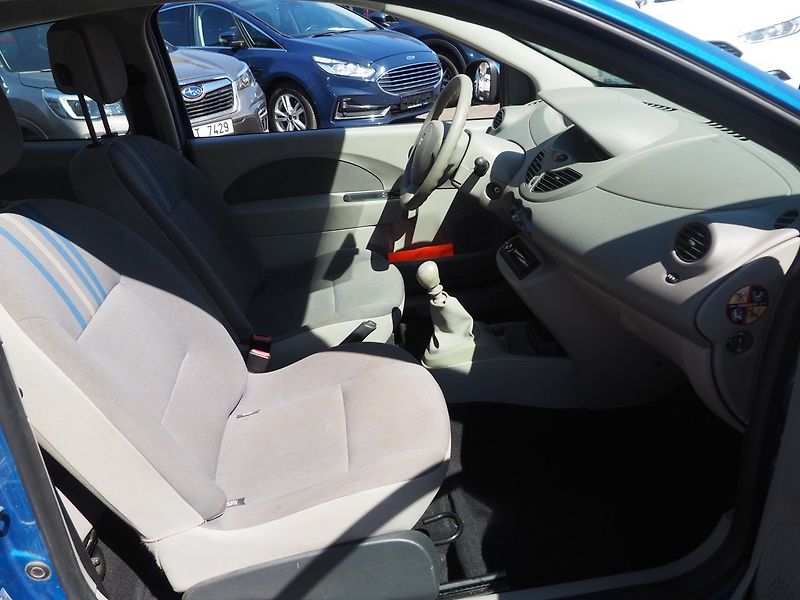 Renault Twingo (2009) 1.2i - fotka 15 z 22