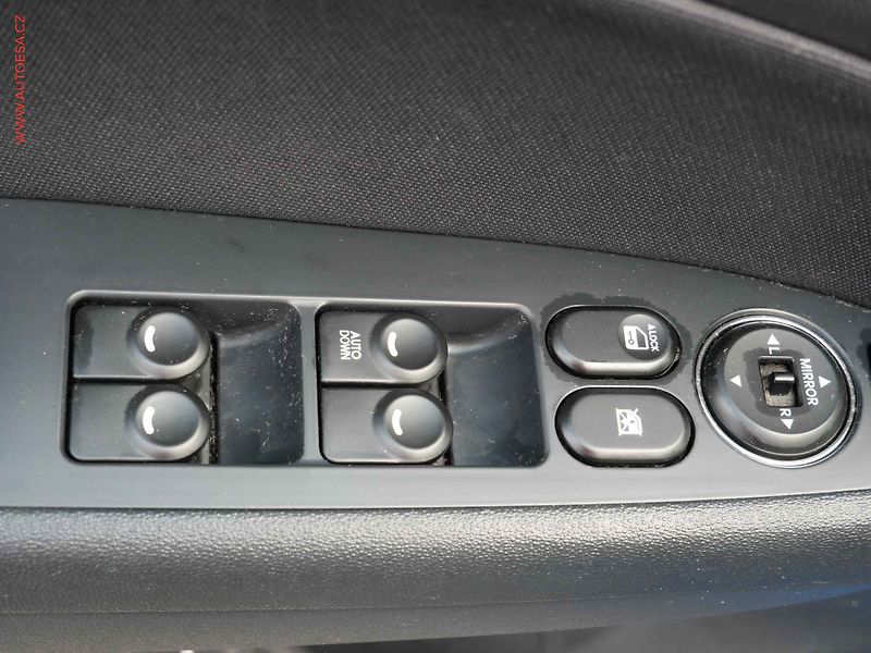 Hyundai i30 (2010) 1.4i, 1.maj,ČR, AC, park - fotka 11 z 15