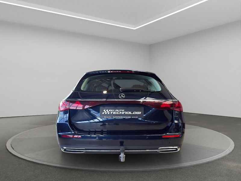 Mercedes-Benz Třídy E (2024) E 220 d kombi - fotka 6 z 20