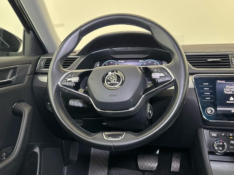 Škoda Superb Ambition DSG - fotka 18 z 28