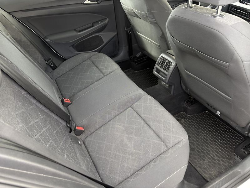 Volkswagen Golf 2.0 TDI 110kW Life - fotka 11 z 20