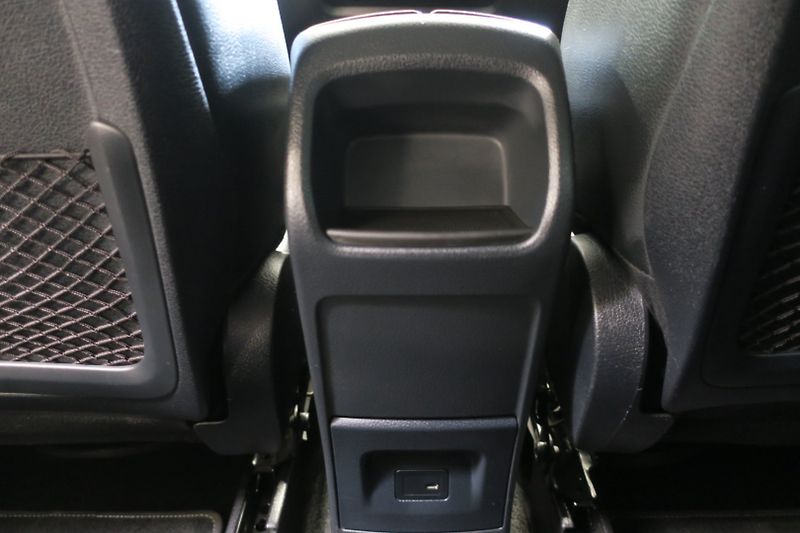 Mercedes-Benz GLB (2022) 220 D 4MATIC - fotka 43 z 48
