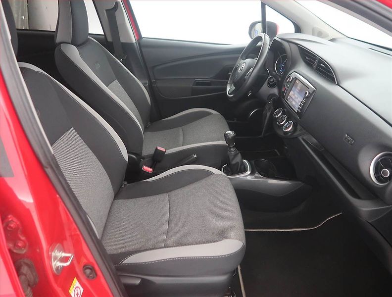 Toyota Yaris (2019) Y20 1.5 Dual VVT-i, Serv.kniha - fotka 9 z 14