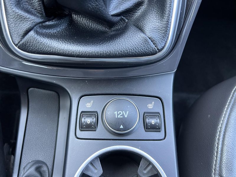 Ford Kuga 2.0TDCi 4x4 TAŽNÉ TEMPOMAT  - fotka 17 z 31