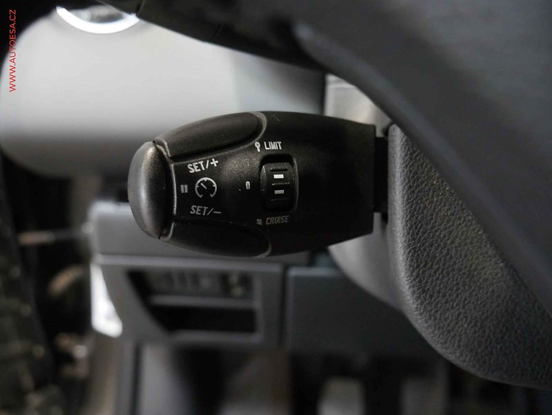Peugeot 3008 (2010) 1.6VTi, Panor, AC - fotka 13 z 18