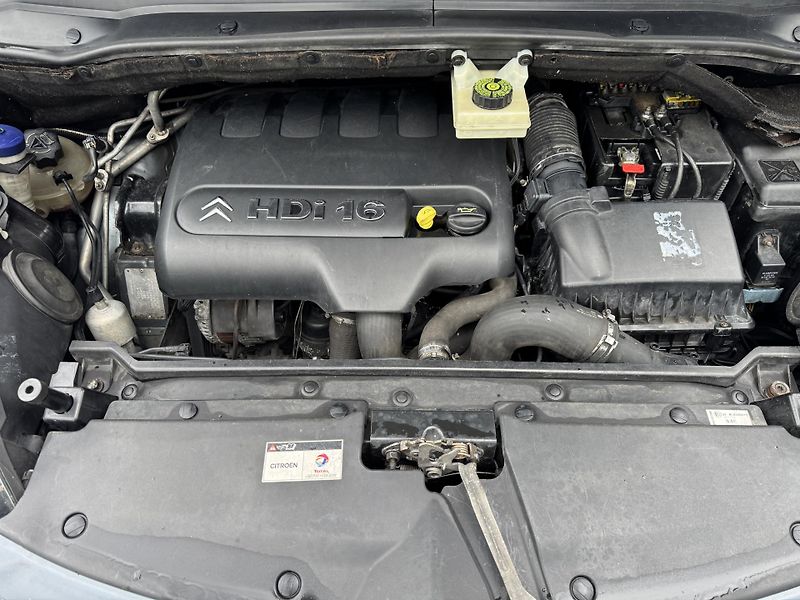 Citroën Grand C4 Picasso 2.0 HDI 100KW 7-MÍST - fotka 14 z 14