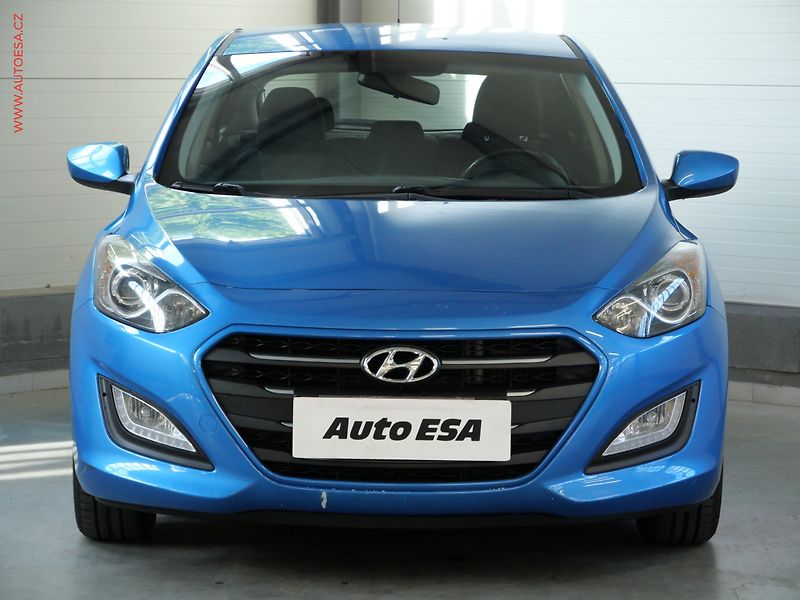 Hyundai i30 (2016) 1.6 CRDi, ČR, AC, TZ, park - fotka 2 z 19