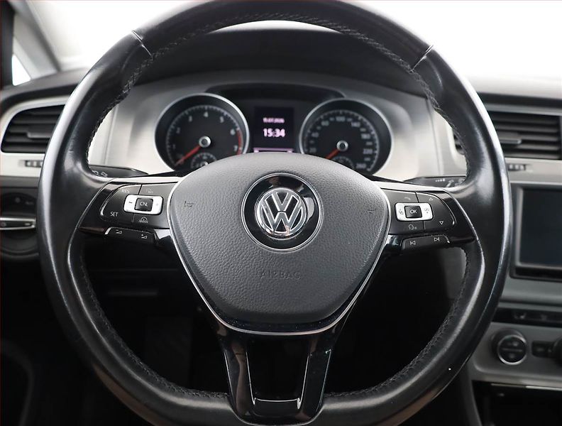 Volkswagen Golf (2017) Comfortline 1.4 TSI, ČR,1.maj - fotka 8 z 19