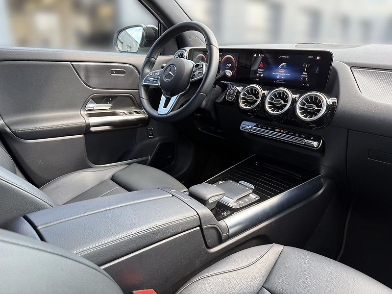 Mercedes-Benz GLA 200 d 4MATIC - fotka 12 z 17